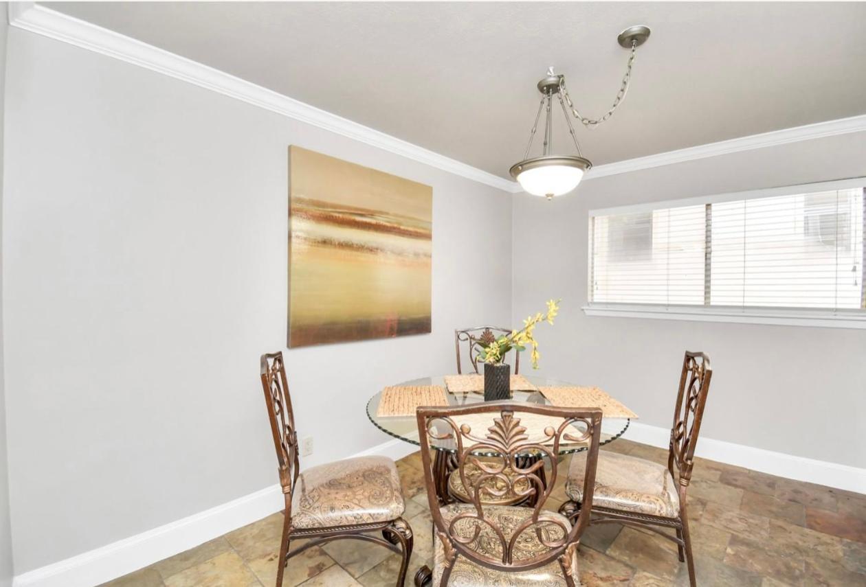 Stunning Private Room In Town Home Houston Bagian luar foto